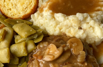 HAMBURGER STEAK AND GRAVY – The Southern Girl Cooks